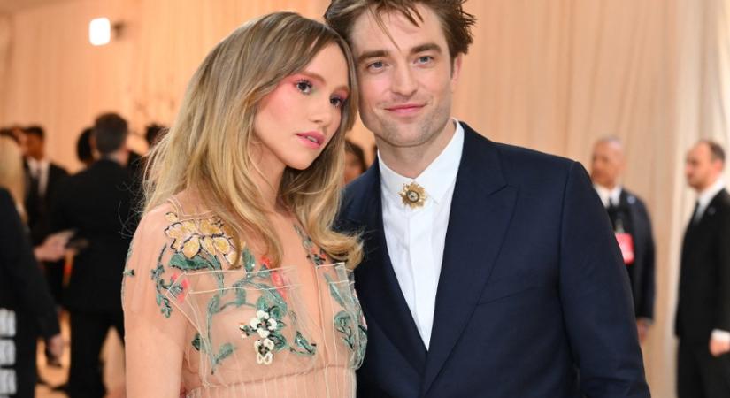 Robert Pattinson és Suki Waterhouse első közös gyermeküket várják