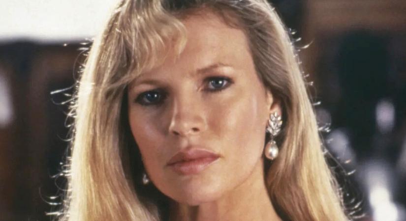 Sokkoló fotók a plasztikai műtéten átesett Kim Basinger-ről – A színésznő arcát fel sem lehet ismerni