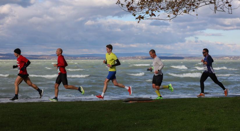 Rákóczi Feri és Trokán Anna is lefutotta a Balaton Maratont