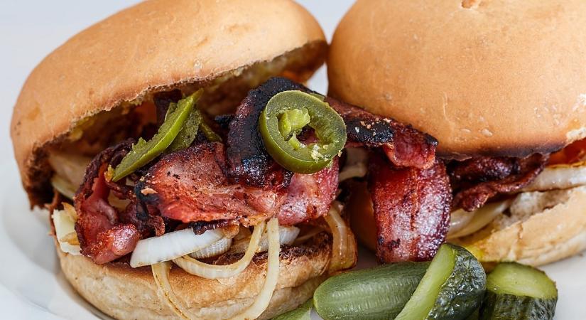 Nem kell étterembe menned, ha egy minőségi hamburgert vágysz! Mutatjuk, hogyan csináld!