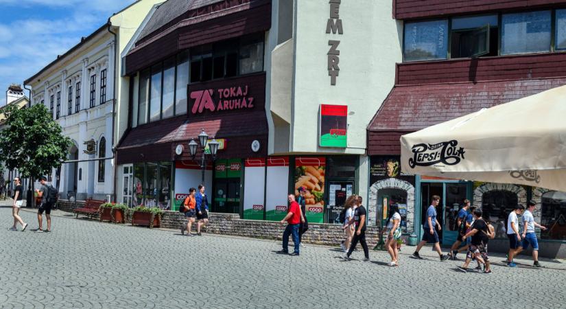 Kész, vége! Lebontják a legendás magyar áruházat: mi lesz a helyén?