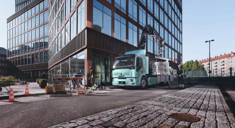 A Volvo Trucks bemutatja megújult, városi közlekedésre tervezett elektromos teherautóit