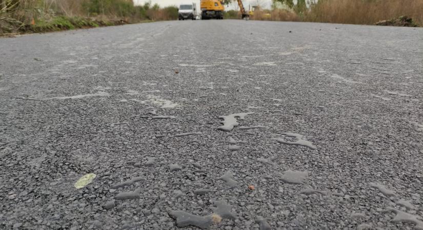 Tükörsima a Tóth malom utca új aszfaltja