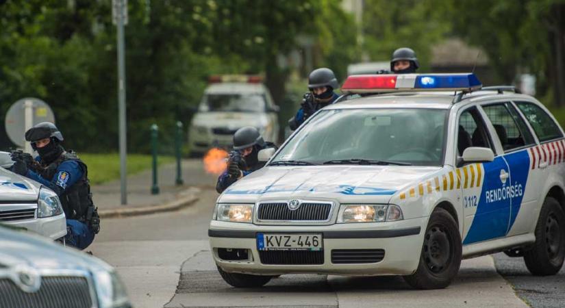 „Még mindig élsz? Mikor döglesz már meg?!” – üvöltötte a NAV igazgatóhelyettese az élettársának, miközben ki akarta oltani az asszony életét