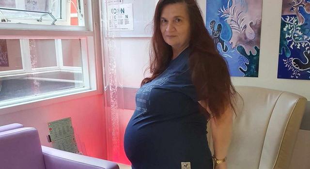 Saját unokáját szülte meg egy magyar nő, miután lányáék sikertelenül próbálkoztak