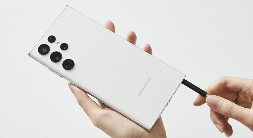 Android 14-re frissült a Galaxy S22 széria is