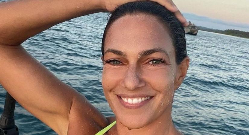 Forrósodik a hangulat: meztelenül fotózta magát az ágyban Bódi Sylvi!
