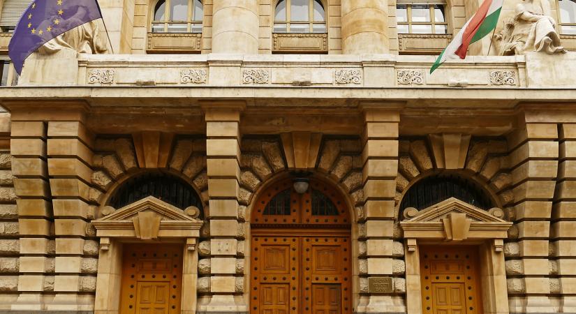 Itt az MNB közleménye: így indokolja a kamatcsökkentést a jegybank