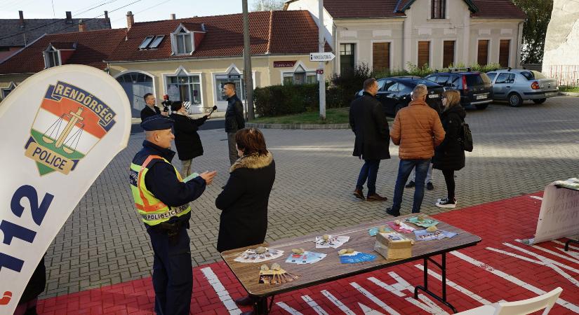 Segítenek a bajban! – demonstráció a nők bántalmazása ellen és a gyermekek jogaiért