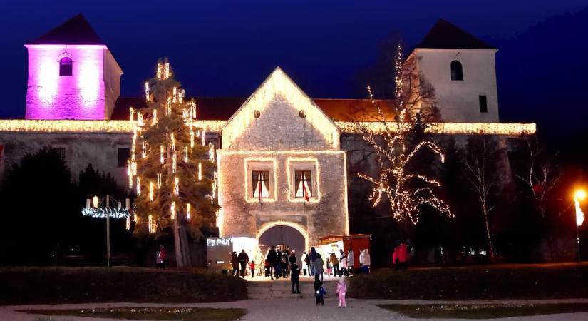 Adventi Varázslat a Thury-vár udvarán 2023