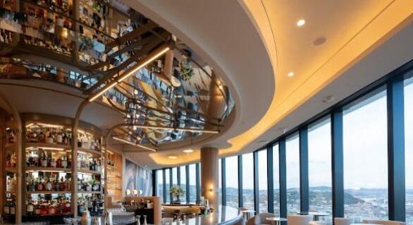 PÁRATLAN PANORÁMÁVAL, 120 MÉTERREL A DUNA FÖLÖTT NYÍLT MEG A VIRTU RESTAURANT