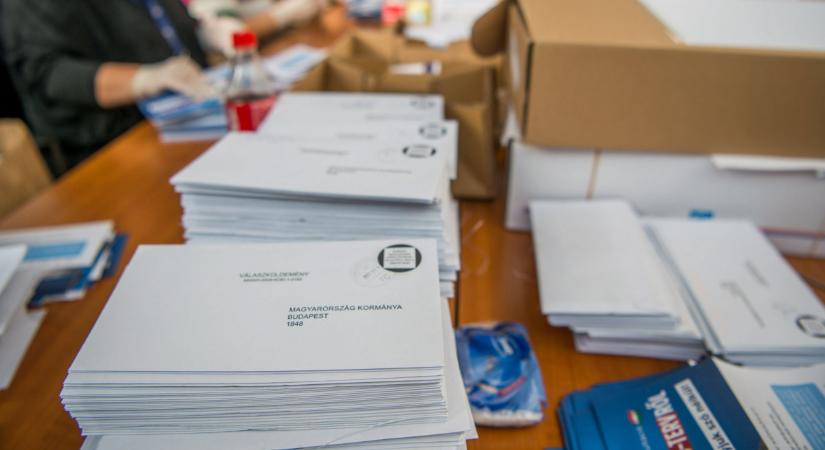 1 millió üres nemzeti konzultációt akarnak összegyűjteni