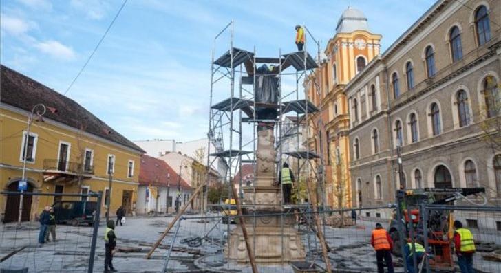 Újra Kolozsvár belvárosában a barokk Mária-oszlop