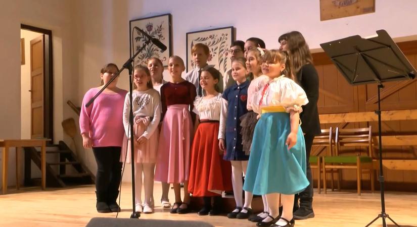 Szépkorúak ünnepe – Az időseket köszöntötték Kakasdon