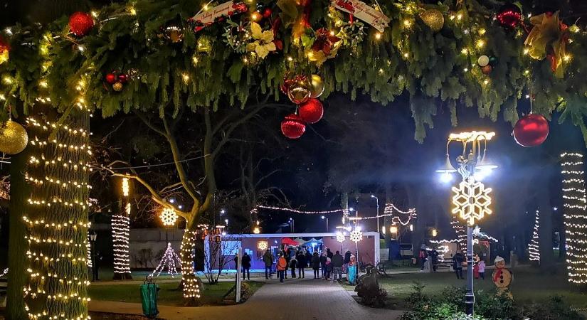 Adventi ünnepi gyertyagyújtás és Karácsonyi Park megnyitó Balatonlellén