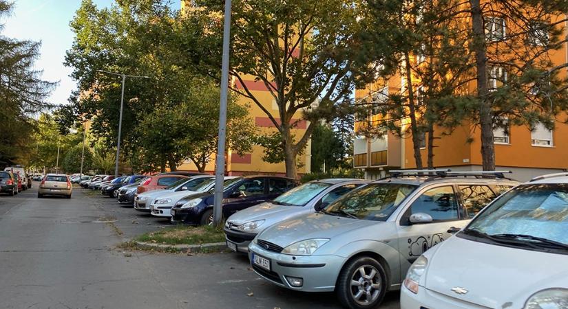 Ha az illetékes bizottság is elfogadja, akkor december 15-től korlátozzák a parkolást Szombathelyen a Derkovits-lakótelep egy részén