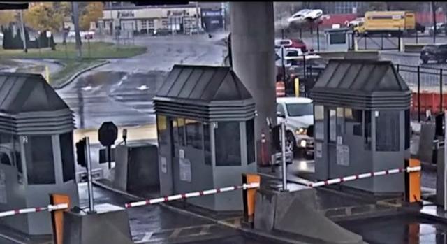 „Azt hittem, repülő” – olyan brutális baleset történt az amerikai-kanadai határon, terrortámadásnak hitték