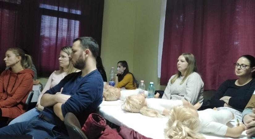 Babaelsősegély előadás a Modern Ajka keretében