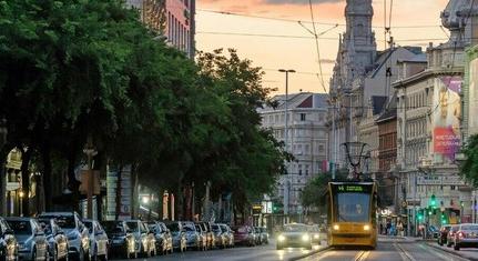 Az egykori patinás Nagykörúton most száz üres üzlethelyiség várja új gazdáját