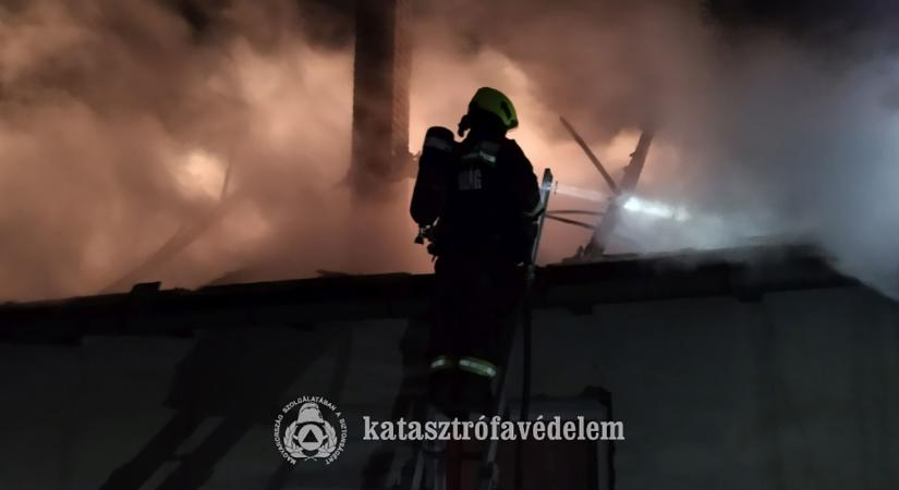 Lakhatatlanná vált a kigyulladt családi ház Eleken
