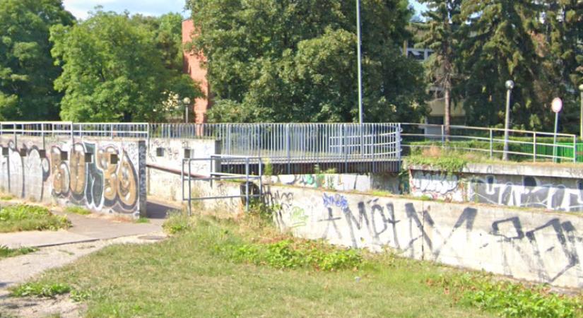 Megújul a Homok és Bajza utcák közötti patakhíd