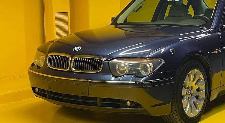 Nem tudod levenni a szemed róla, annyira röhelyes lett ez a BMW