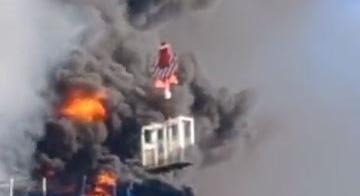 Hatalmas tűz ütött ki egy angliai építkezésen - videó