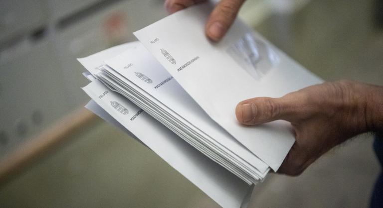 Megkezdődött a nemzeti konzultáció bojkottja, sorra gyűlnek az üres ívek