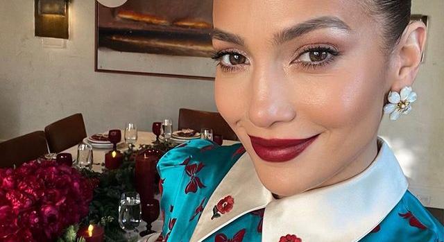 Jennifer Lopez vidám pizsipartit tartott a barátnőjével - videó