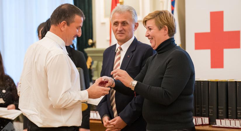 Sokszoros véradókat köszöntöttek Győrben