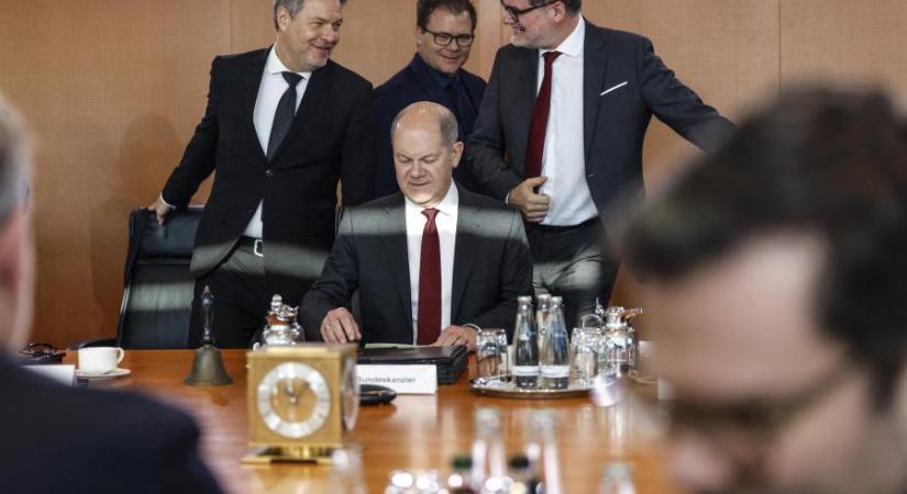 Költségvetési káoszt hozott Németországban egy alkotmánybírósági döntés, Olaf Scholz pártja vészhelyzetet hirdetne