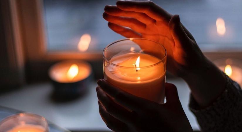 Horrorbaleset az égben: repülő vágta le egy ejtőernyős fejét