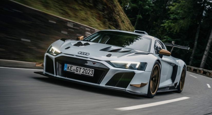 Rendszámos autót farag az Abt az Audi R8 GT2 versenyautóból