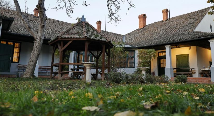 Megújul a szentesi Péter Pál polgárház kertje