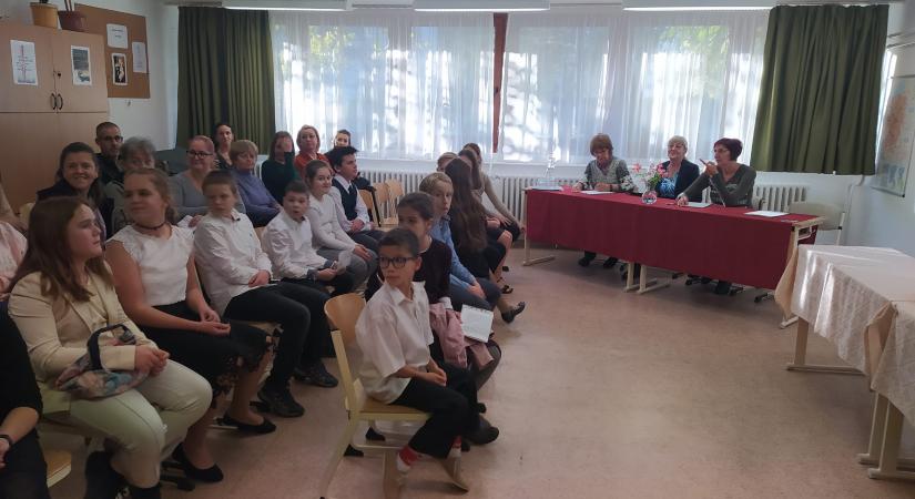 A versmondás ,,ünnepe” volt a kertvárosi iskolában