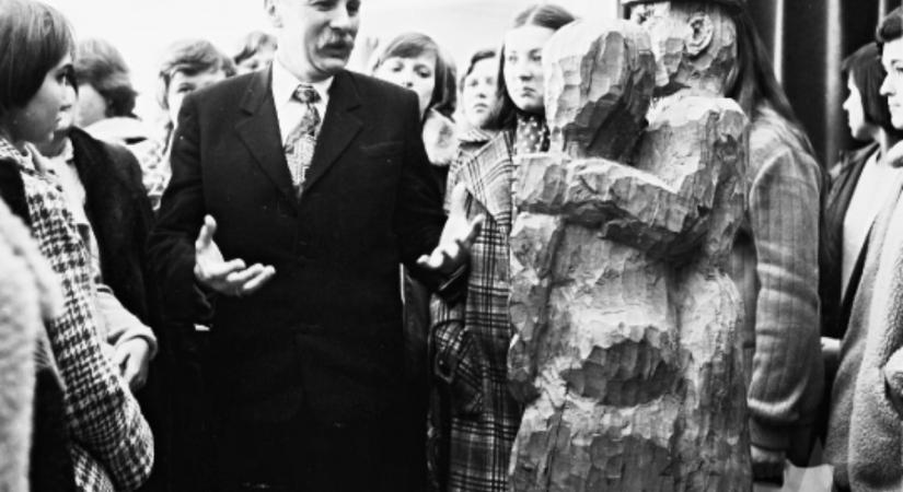 Hegyi Flórián életmű kiállítás a könyvtárban