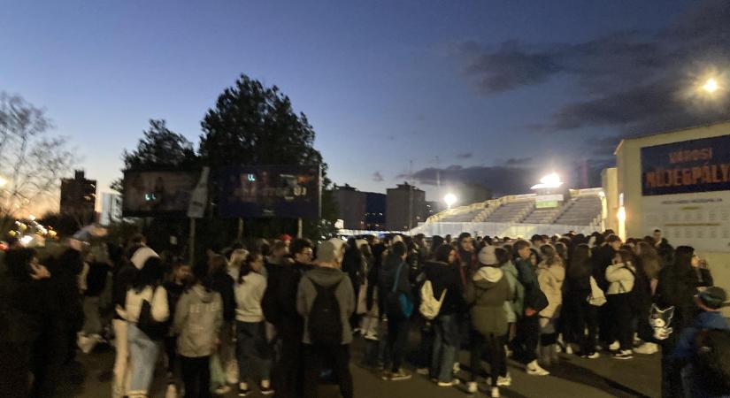 Védett: Korizni kíséred a gyereket Pécsett? 1500 forintba kerül, ha pályára sem lépsz, csak nézed!