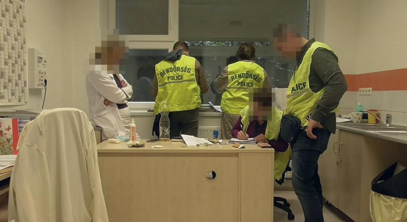 Hálapénzt fogadott el a kórházi főorvos, tetten érték őket – videó
