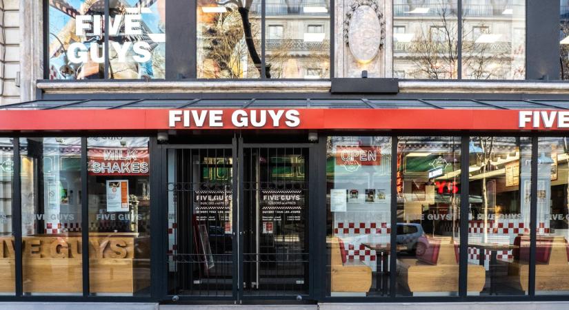 Most már valóban: Gyorséttermeket nyit Magyarországon a Five Guys
