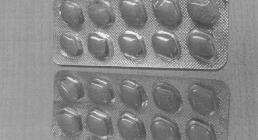 100 napra elegendő illegális potencianövelőt rendelt