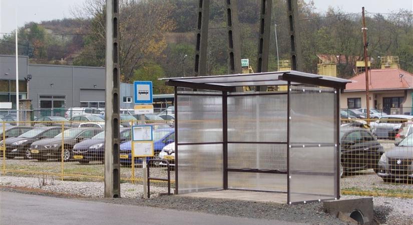 Két új buszváró pavilont épült Egerben