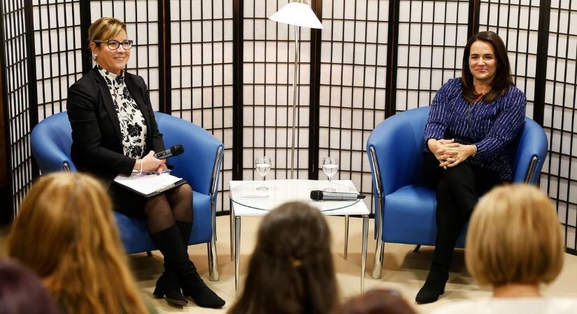 Nők vezető szerepben: beszélgetés a családi és a közéleti feladatokról a köztársasági elnökkel – galériával