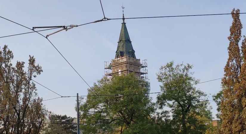 Lebontották az állványt a toronysisak körül