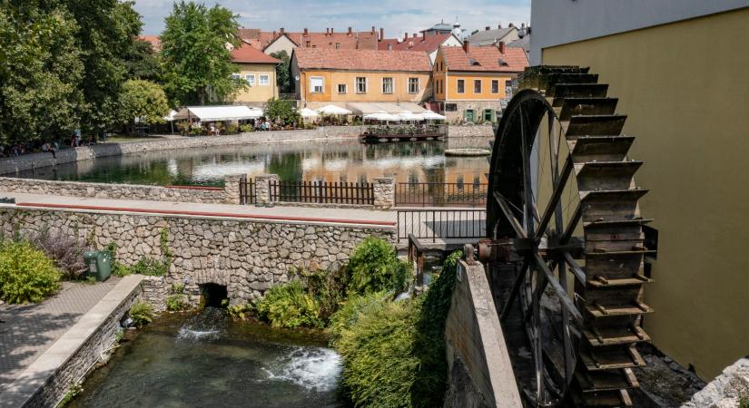 Több fa, utcabútor és családbarát terek lesznek Tapolcán