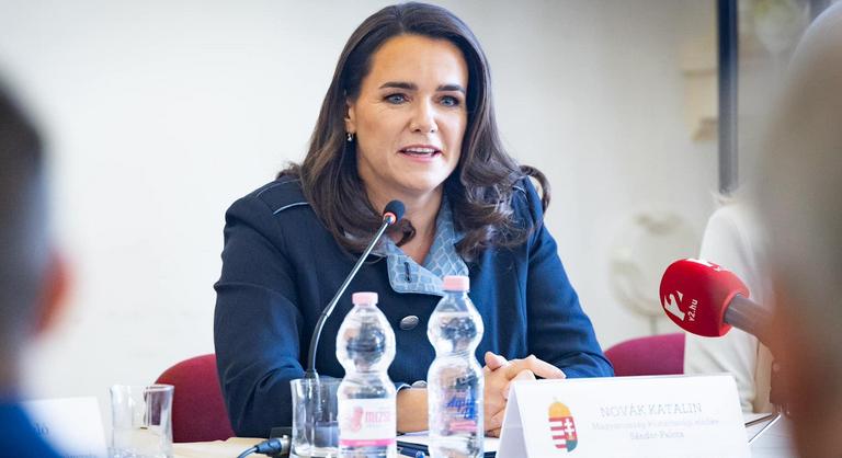 Kihelyezett vármegyei közgyűlésen vett részt Novák Katalin