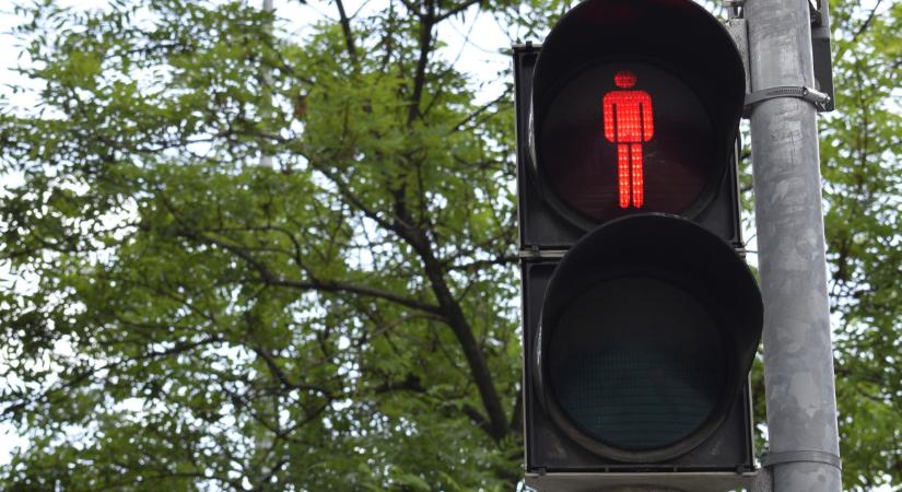 Alig ismert KRESZ-szabály szedi áldozatait: milliós bánatpénzt fizethet a gyalogos, ha így kel át az úton