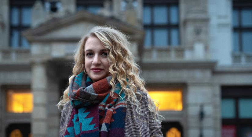 „A vajdasági létem a széki dalokba is bele tudom tenni” – Sőregi Anna népművésszel beszélgettünk