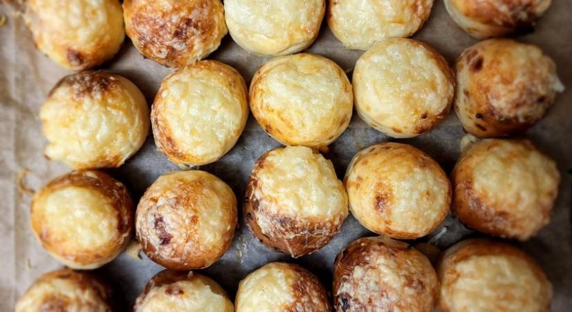Hajtogatott sajtos pogácsa: nagyon omlós a tésztája