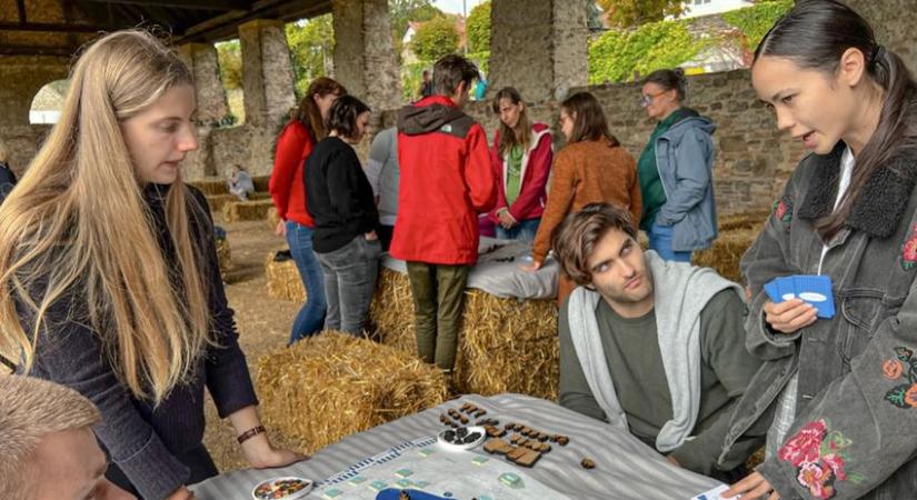 Balatorium társasjáték: az önfenntartásra fókuszál
