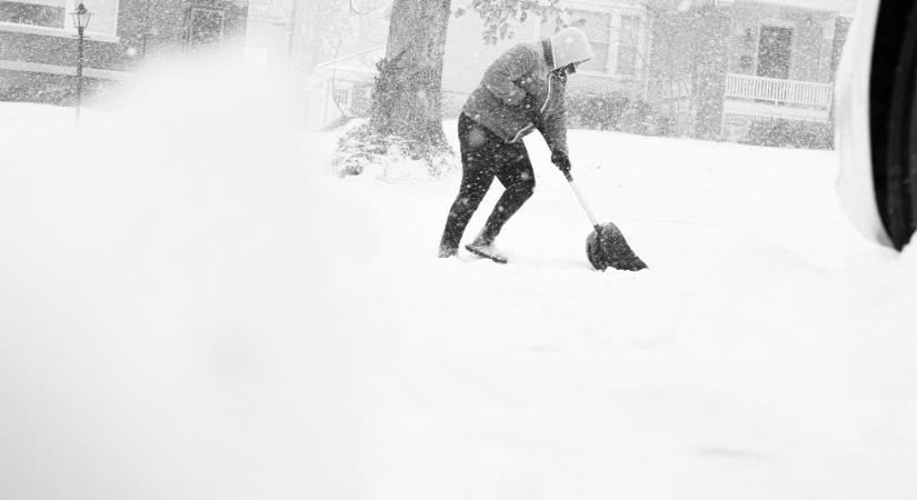 Hóval, erős széllel tört be a tél, már halálos áldozata is van